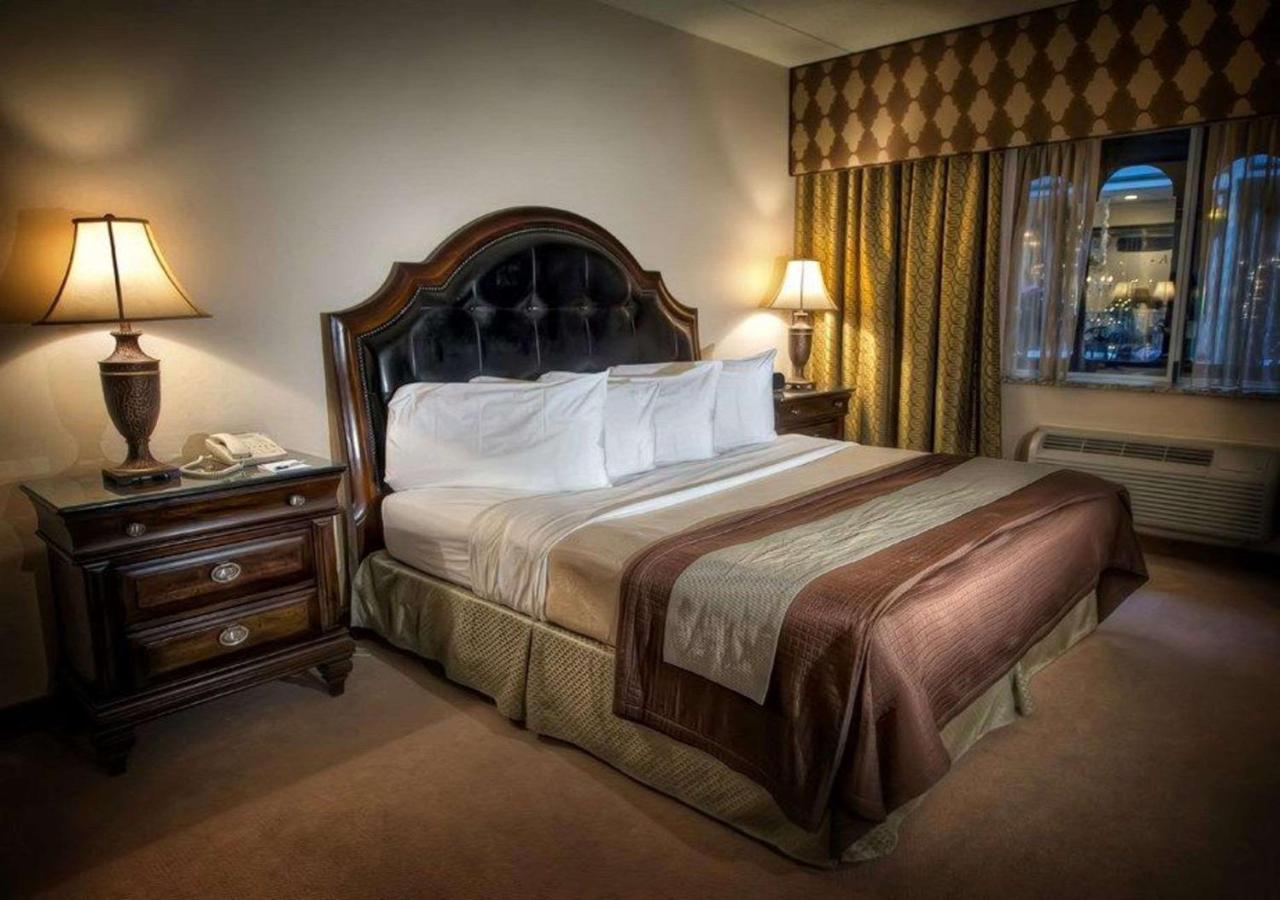 King Suite Spa Bath,743434723:JPEG